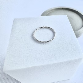 Anel minimalista diamantado